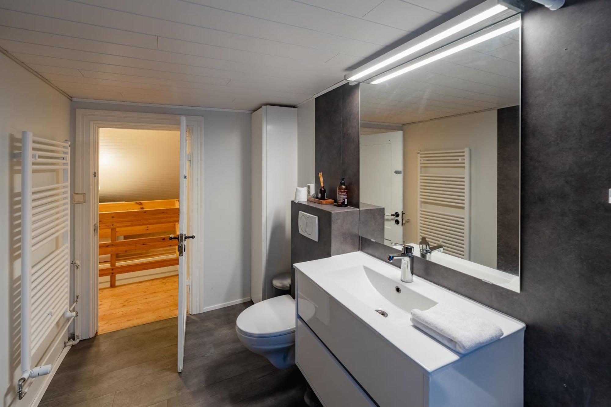 Day Dream Central Akureyri Three Bedroom Apt Exteriör bild