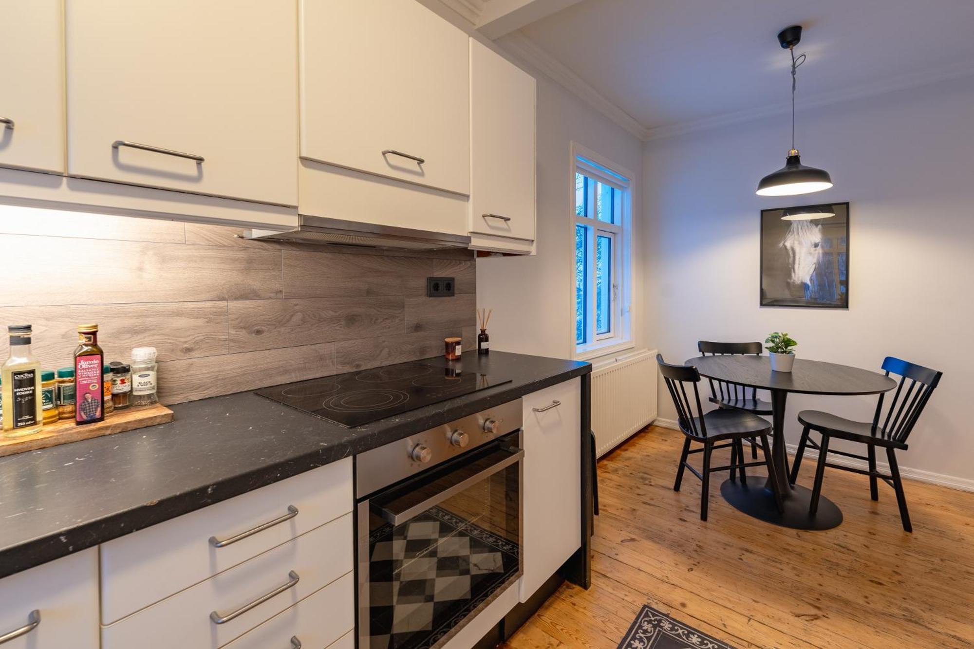 Day Dream Central Akureyri Three Bedroom Apt Exteriör bild